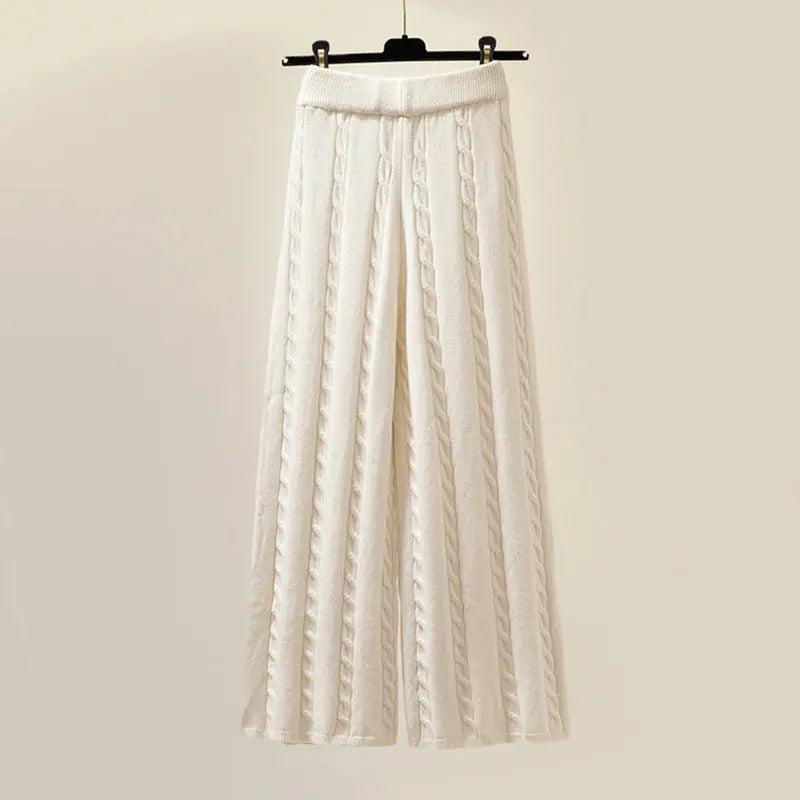 Jildou | Gebreide winterset met aansluitende coltrui en wijde pijpen