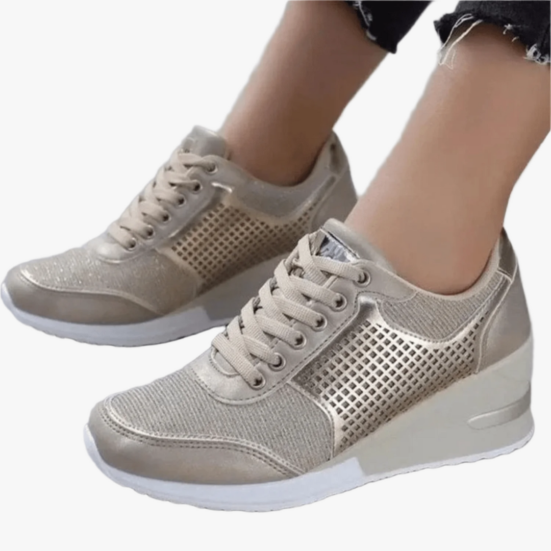Dames Sneakers met Sleehak – Ademend Mesh, Glanzende Details & Comfortzool