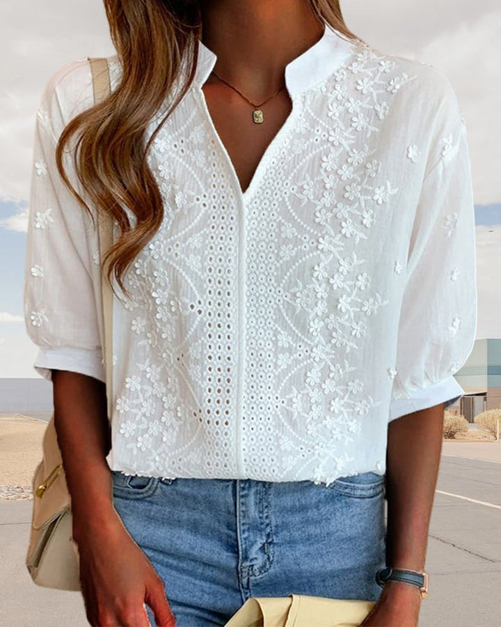 Dames Zomerse Blouse – Elegante Broderie Blouse met Borduursels en V-hals