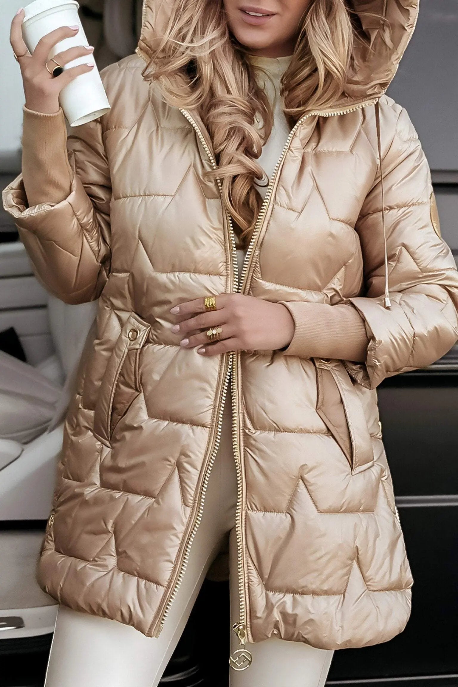 Loes | Gewatteerd jack met capuchon in metallic kleur