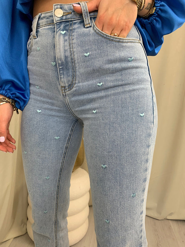 Renate – Jeans met hartdetails, perfect voor een speelse en trendy look